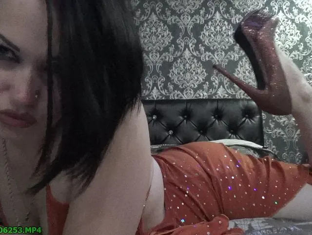 ICH WUSSTE ES!!! Du bist ein Fuß FREAK! ANBETEN UND RIECHEN SIE MEINE STINKY SCHUHE UND FÜSSE VERLIERER!