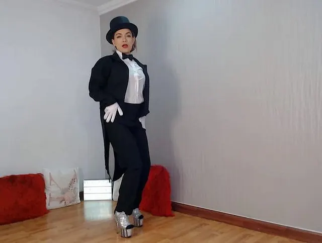 MAGICAL STRIPTEASE SUPER HEISS