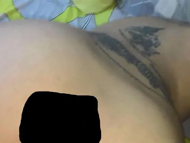 doggy sie knie er steht