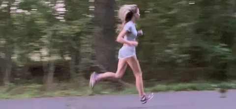 Teil 1: Beim Joggen beobachtet & verfolgt - er erwischt mich im Wald & fickt mich