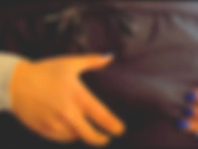 Geiler HANDJOB!! Vor dem Sport noch schnell ABGEWICHST!
