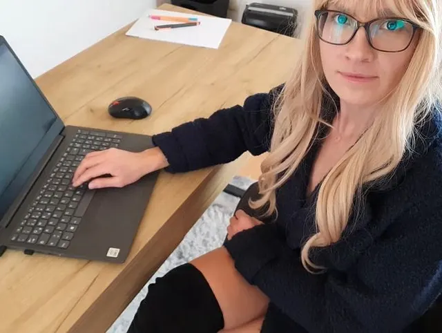 Bin ich jetzt etwa die SPERMA GEILE BÜROSCHLAMPE? Mein Chef spritzt mir rein! Wer darf noch alles?