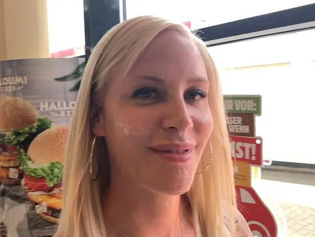 Public Fick im BURGER LADEN | SPERMAFACE mitten im FastFood Restaurant