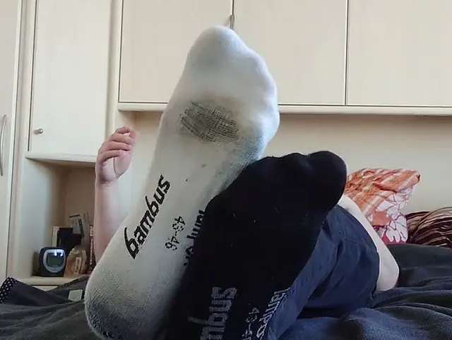 Mein Fußfetisch mit Sneaker Socken