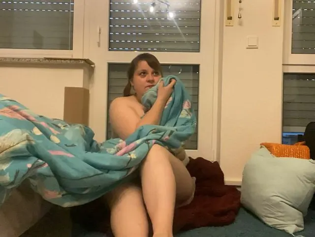 Beim Masturbieren mit Haarbürste Erwischt!