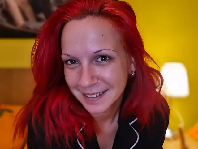 Ungeschminkt! Echt! Nah!  Feucht Geil mit Dildo