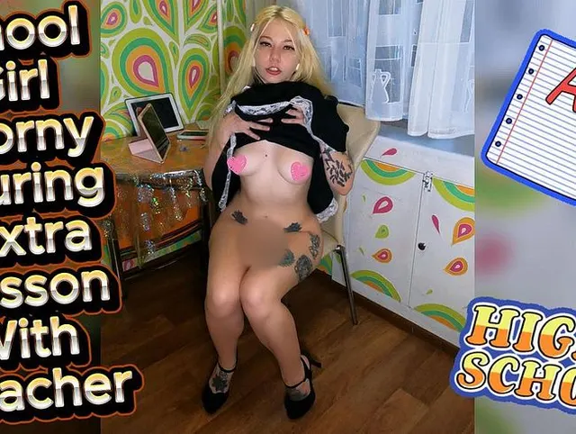 Schülerin wird während der Nachhilfestunde mit dem Lehrer geil