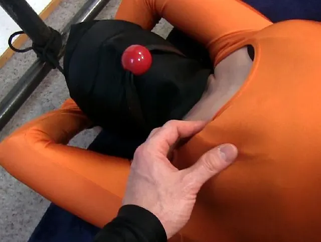 Du greifst mich in Lycra gefesselt ab!