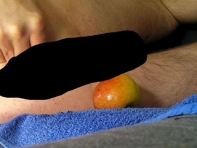 2!! Äpfel im Arsch!