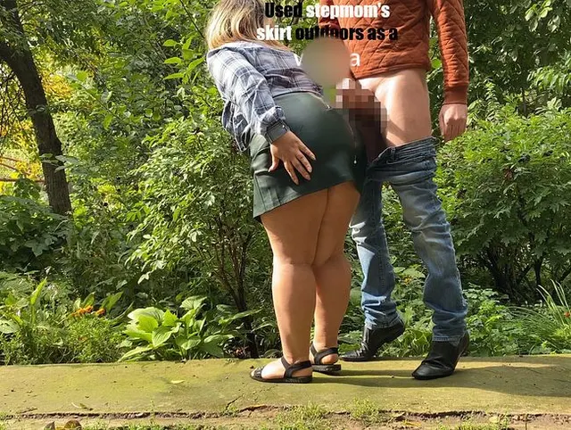 Stiefmutters Rock im Freien als Vagina benutzt