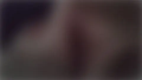 Ich masturbiere meine enge, rosa Pussy und stöhne dabei. ??