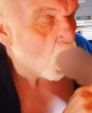 Deepthroat eine Transe blasen