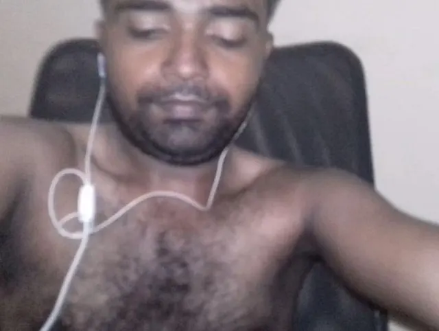 mayanmandev striptease abspritzen video im halb nackten modus.