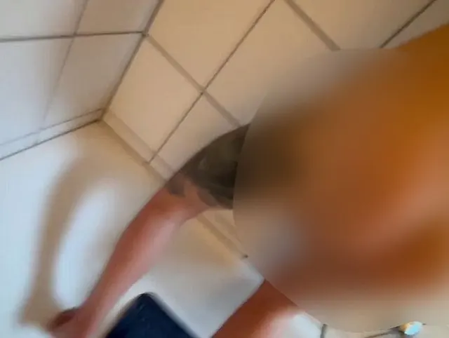 In der Dusche von meiner Fickmaschine gefickt ???