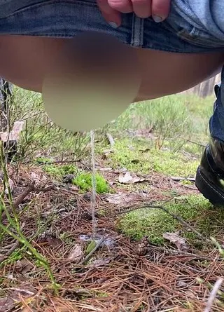 Geil Pissen in der Natur