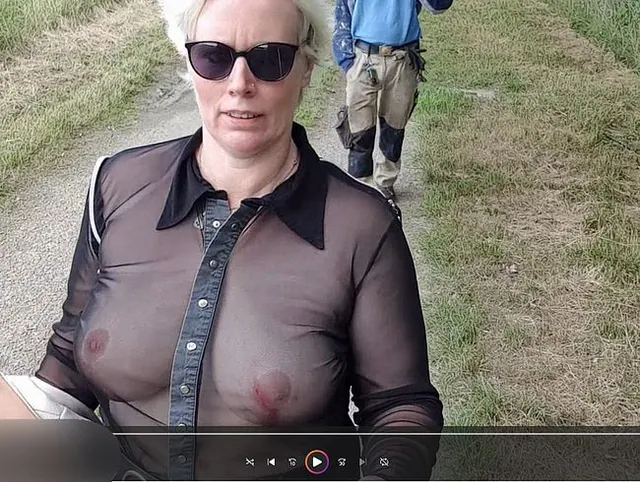 Frivoler Spaziergang endete mit blowjob und ficken