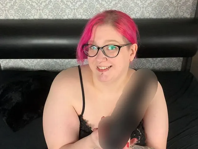 Kurzer Spaß mit Fantasy Dildo, bis der Schwanz kommt