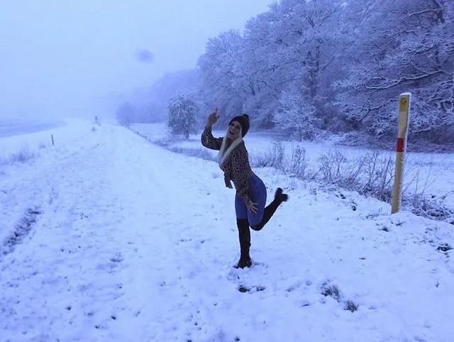 PISS meinen süßen JEANSARSCH im SCHNEE voll ;)