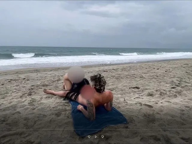 B/G Blowob und Fick am öffentlichen Strand