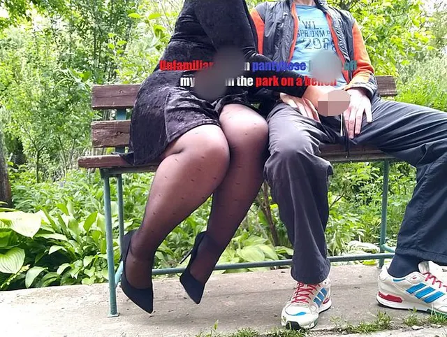 Unbekannte MILF in Strumpfhosen hat mir im Park auf einer Bank den Schwanz gewichst