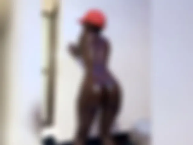 Kurzes, glitschiges und verführerisches Twerking mit Öl – Kurzes Video Nr. 05