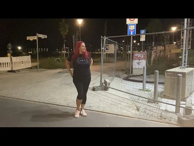 Vor dem Bahnhof schnell gepisst
