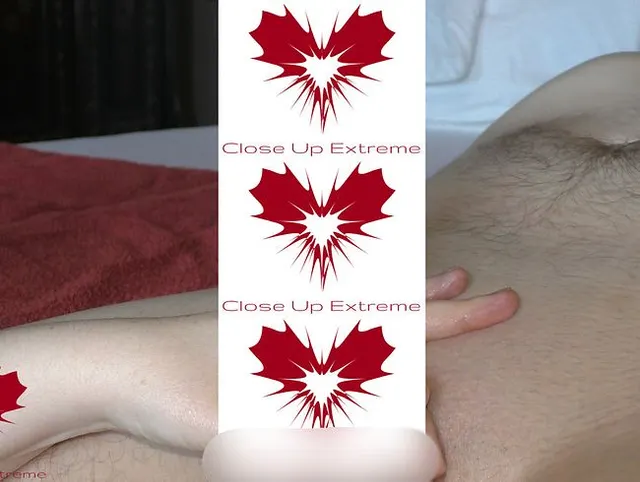 Langsame Masturbation eines tropfenden Schwanzes. Precum und pulsierender Orgasmus.