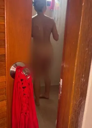 Heiße Szenen unter der Dusche!