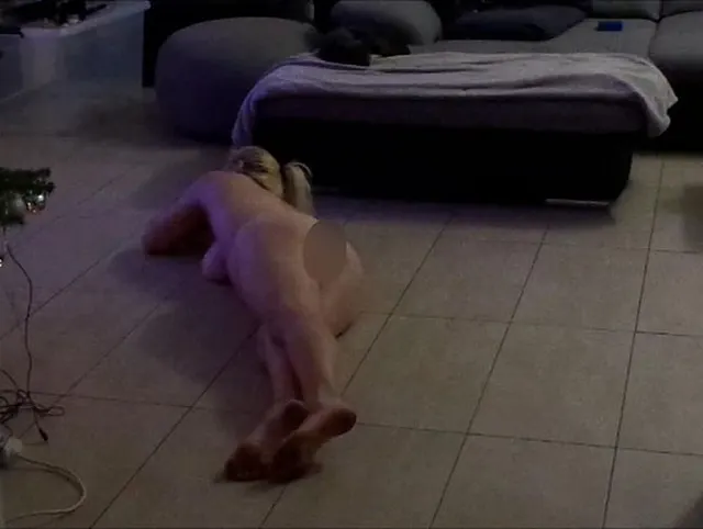 Sklavin Sylvia Hogtied 1 Teil