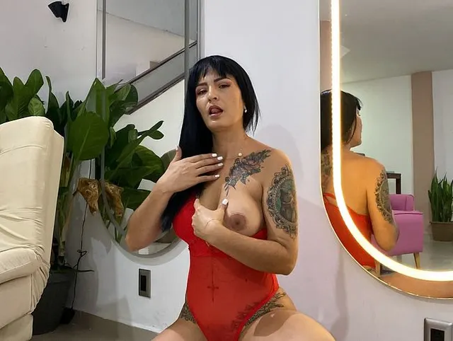 Ich masturbiere und komme in meinen roten High Heels
