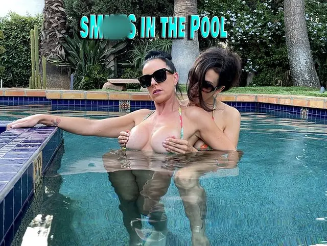 sMILFs in the Pool