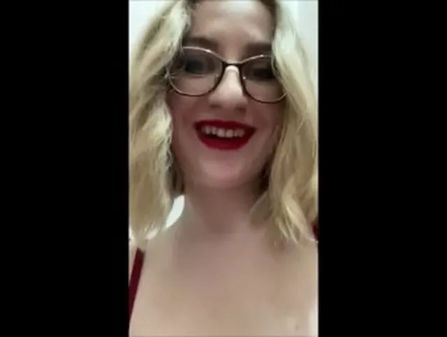 Heiße Fotze ins Klo gepisst#toiletfetish