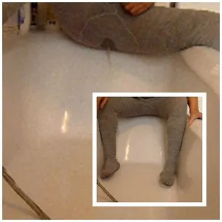 Durch die Wollstrumpfhose gepisst