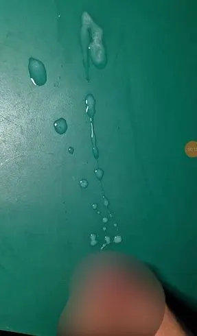 Gute 30 cm weit spritze ich meinen weissen Saft für dich heraus. Sag mir, was du fühlst...