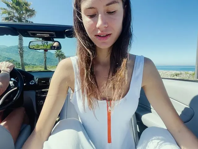 POV Meine Frau fährt, während ihre Freundin meinen Schwanz lutscht