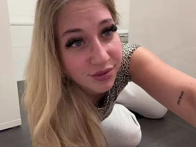 Ist da ein Rohr gebrochen? Oder war es nur der Mega Squirt einer Teenie-Milf?