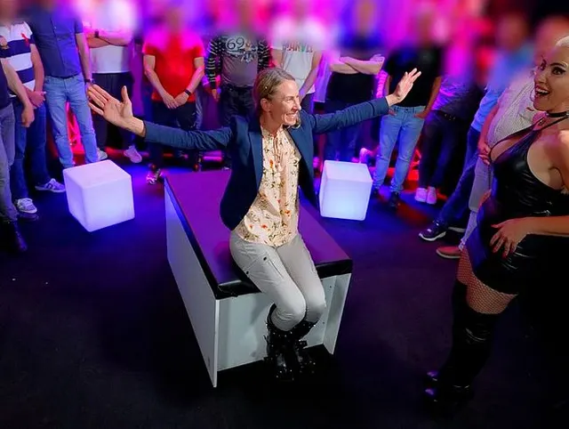 LEGENDÄRER GEBURTSTAGS BUKKAKE MASSENFICK | MILF-FREUNDIN gibt mich zum ABFICKEN frei – ohne Gnade!