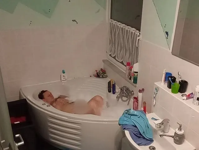 im Bad, der Dildo kommt Teil 2