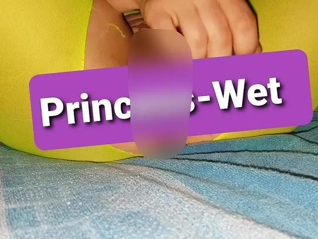 Multiple Vibrator-Orgasmen mit Squirt-Fontönen Spritzereien in knall gelben Nylons... WOW!!!