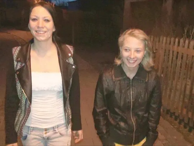 Spermawalk – 2 Teenys ins Gesicht gespritzt