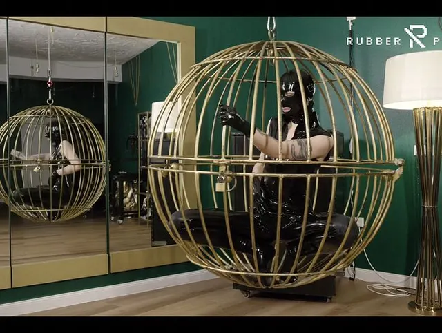 Masturbation im goldenen Vogelkäfig
