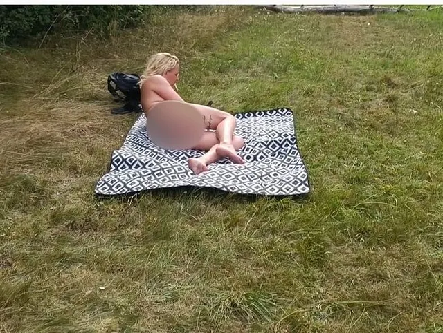 Bin ich echt so leicht zu haben?! Blowjob für dreisten Spanner!