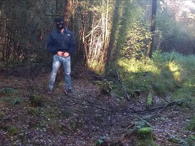 Another utdoor wanking challenge! Part 1