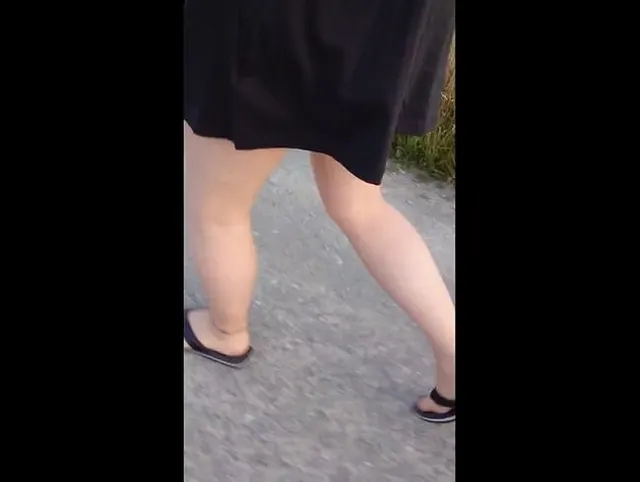 Spaziergang in Strumpfhose zum Kanal