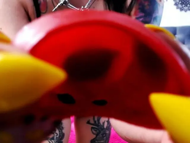 POV-Setzen Sie eine SCHWEINENASE auf Ihr Sklavengesicht :3 Sagen Sie Oink zur Kamera xd