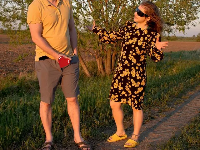 483 Die süße Bhabhi im Sari fragte einen Fremden aus Indien nach dem Weg und wurde im scharlachroten Sonnenuntergang hart gefickt