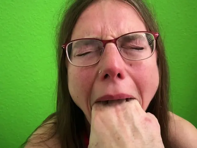 Mit selbstgemachtem Pornoschleim gefistet