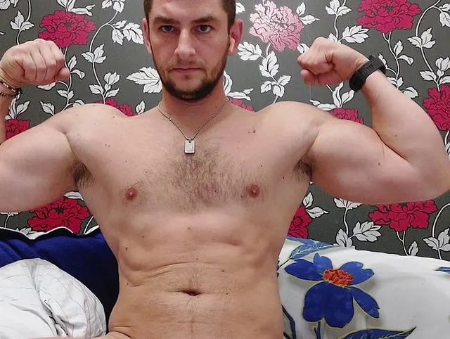 Muskelshow und großer Cumshot