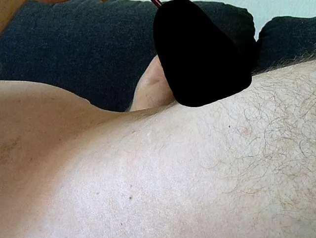 Abspritzen mit Pinsel im Pissloch!