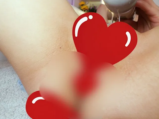 386. Geile MILF mit Gummischwanz. Squirt.